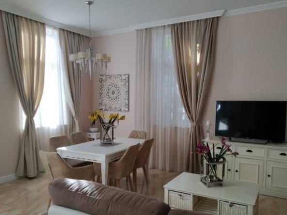 Дава се под наем Двустаен апартамент в София, Изгрев - 95 кв.м за 489.6 € - Снимка #1