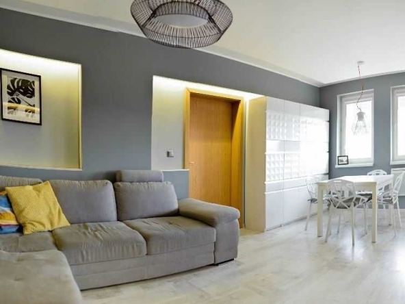 Дава се под наем Двустаен апартамент в София, Студентски град - 73 кв.м за 408 € - Снимка #1