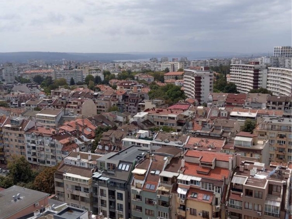 Дава се под наем Двустаен апартамент в Варна, Възраждане 1 - 55 кв.м за 295.8 € - Снимка #1