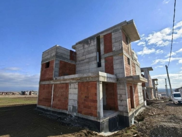 Къща в с. Гурмазово, Област София-област - 320 кв.м за 574 €/кв.м - Снимка #1