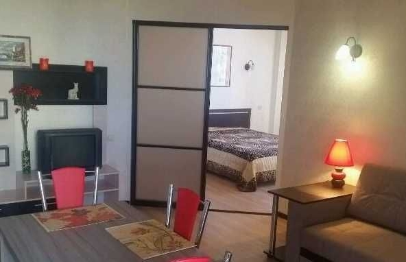 Дава се под наем Тристаен апартамент в Бургас, Ветрен - 80 кв.м за 270.3 € - Снимка #1