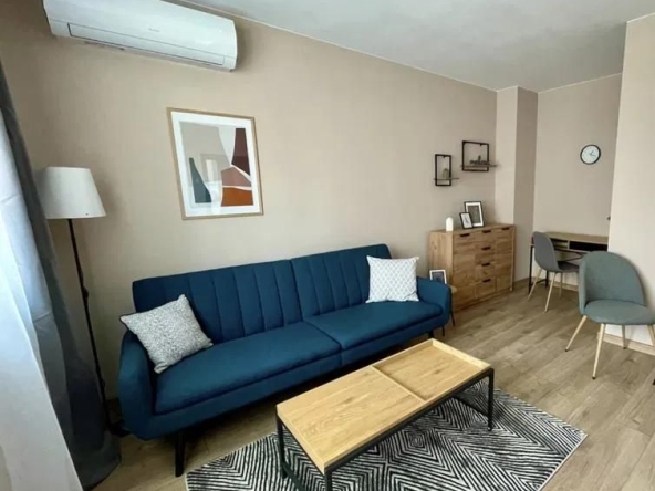 Дава се под наем Тристаен апартамент в Варна, Базар Левски - 65 кв.м за 664 € - Снимка #1
