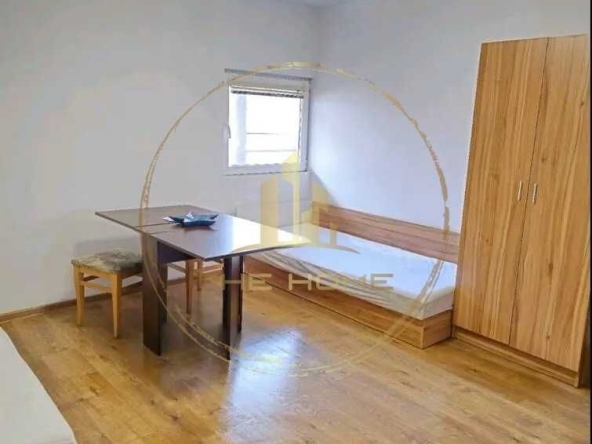 Дава се под наем Едностаен апартамент в Варна, Червен площад - 35 кв.м за 225 € - Снимка #1