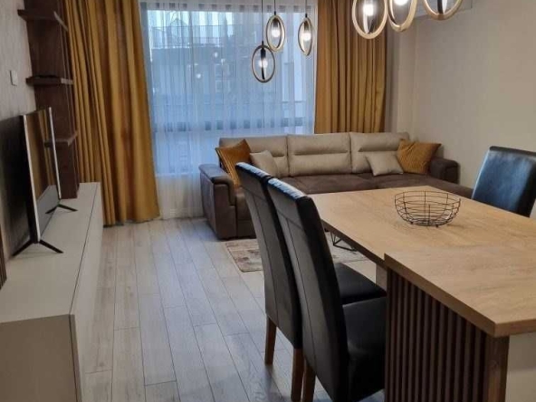 Дава се под наем Тристаен апартамент в Пловдив, Кършияка - 110 кв.м за 700 € - Снимка #1