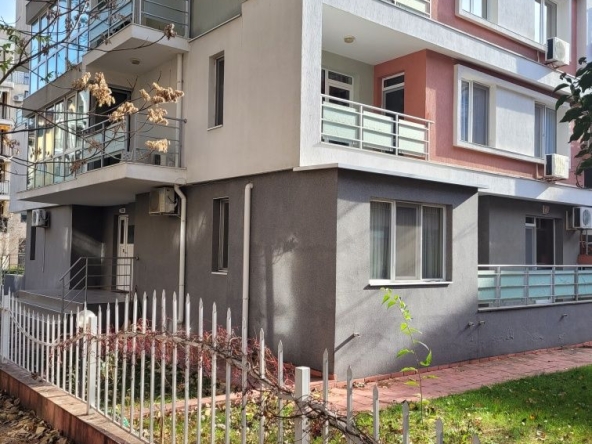 Дава се под наем Едностаен апартамент в Бургас, Лазур - 50 кв.м за 204 € - Снимка #1