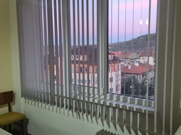 Дава се под наем Двустаен апартамент в Ловеч, Дикисана - 60 кв.м за 178.5 € - Снимка #1