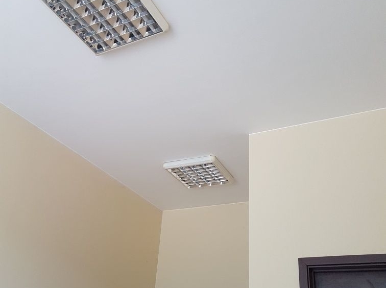 Дава се под наем Магазин в Кърджали, Възрожденци - 30 кв.м за 255 € - Снимка #1