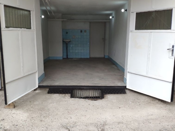 Гараж / Паркомясто в Плевен, м-т Мъртва долина - 18 кв.м за 992 €/кв.м - Снимка #1