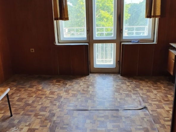 Дава се под наем Гараж / Паркомясто в Варна, ЖП Гара - 25 кв.м за 204 € - Снимка #1