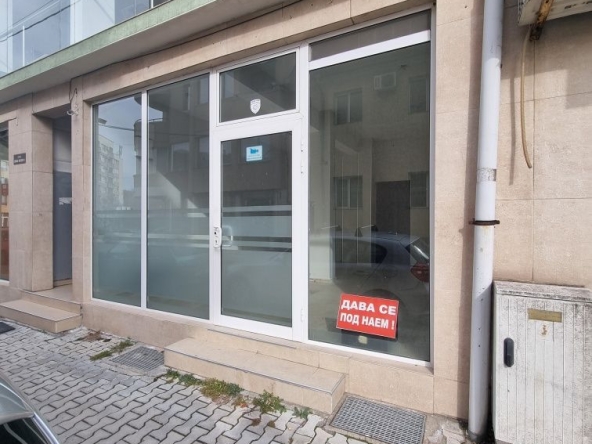 Дава се под наем Магазин в Дупница - 70 кв.м за 398.82 € - Снимка #1