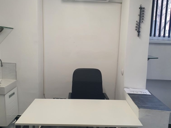 Дава се под наем Офис в Варна, Базар Левски - 9 кв.м за 127.5 € - Снимка #1