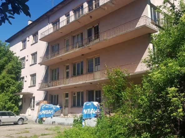 Промишлена сграда в Троян - 40000 кв.м за 29 €/кв.м - Снимка #1