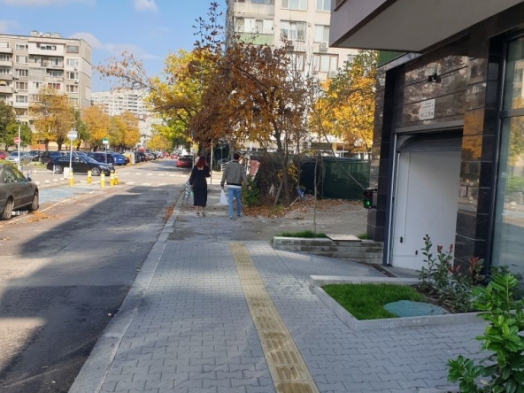 Дава се под наем Гараж / Паркомясто в София, Зона Б-18 - 17 кв.м за 204 € - Снимка #1