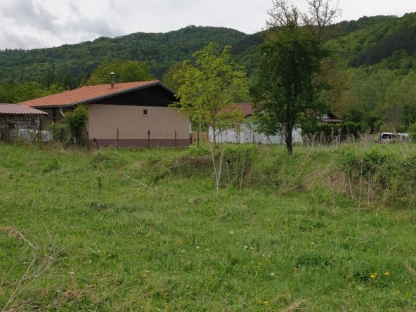 Парцел в с. Черни Осъм, Област Ловеч - 1537 кв.м за 9 €/кв.м - Снимка #1