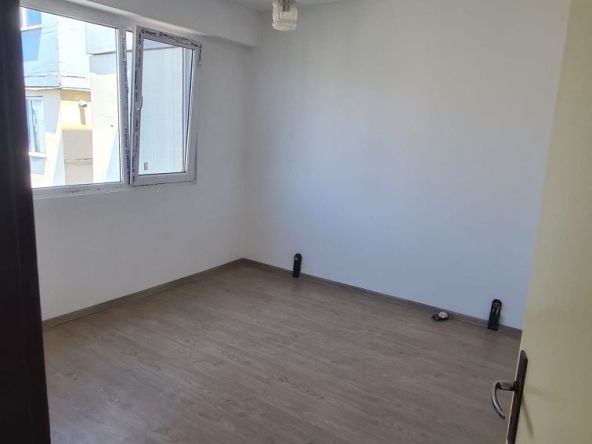 Дава се под наем Тристаен апартамент в Разград, Орел - 76 кв.м за 204 € - Снимка #1