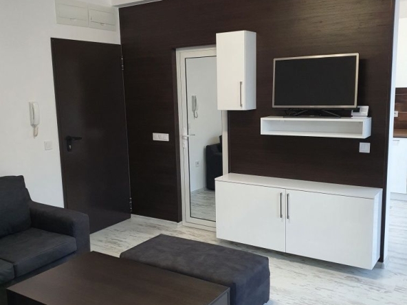 Дава се под наем Двустаен апартамент в Разград, Център - 54 кв.м за 357 € - Снимка #1