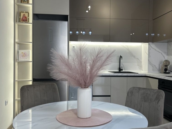 Дава се под наем Двустаен апартамент в Варна, Младост 1 - 65 кв.м за 612 € - Снимка #1