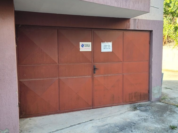 Дава се под наем Гараж / Паркомясто в Търговище, Боровец - 18 кв.м за 56.1 € - Снимка #1