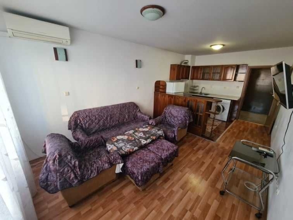 Дава се под наем Двустаен апартамент в Бургас, Зорница - 61 кв.м за 204 € - Снимка #1