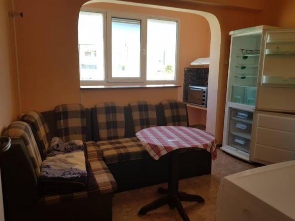 Дава се под наем Двустаен апартамент в Бургас, Славейков - 60 кв.м за 229.5 € - Снимка #1