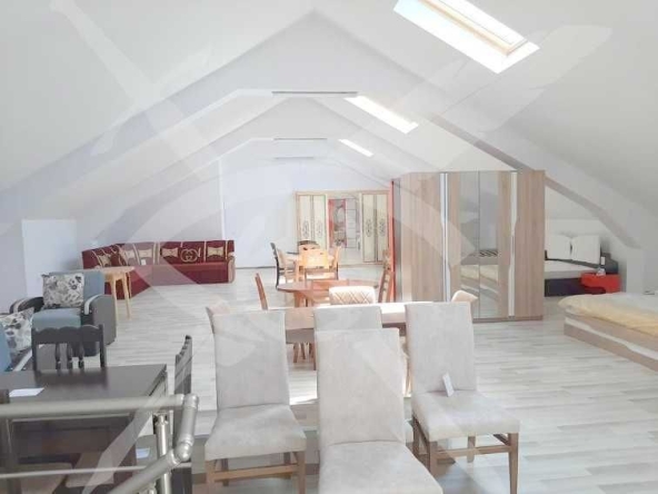 Магазин в Карлово - 320 кв.м за 594 €/кв.м - Снимка #1