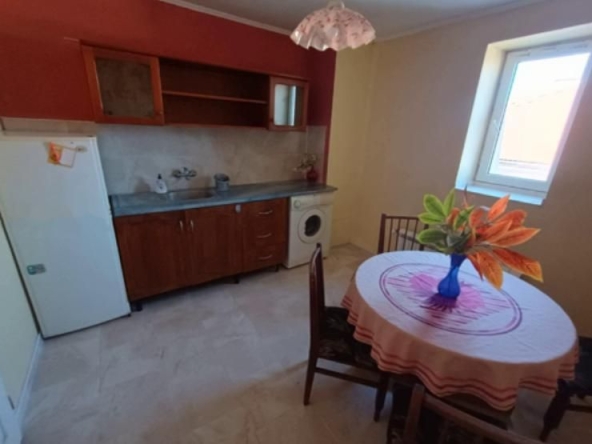 Дава се под наем Четиристаен апартамент в Пловдив, Прослав - 129 кв.м за 500 € - Снимка #1