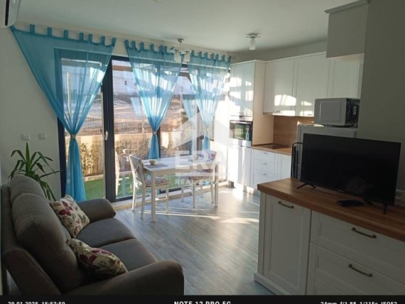 Дава се под наем Двустаен апартамент в к.к. Св.Св. Константин и Елена - 59 кв.м за 650 € - Снимка #1