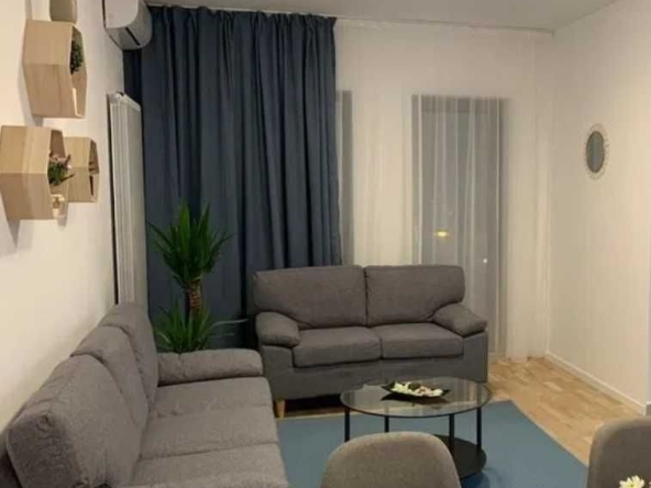 Дава се под наем Тристаен апартамент в Пловдив, Остромила - 82 кв.м за 408 € - Снимка #1