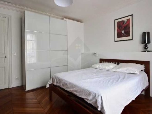 Дава се под наем Тристаен апартамент в Пловдив, Център - 74 кв.м за 249.9 € - Снимка #1