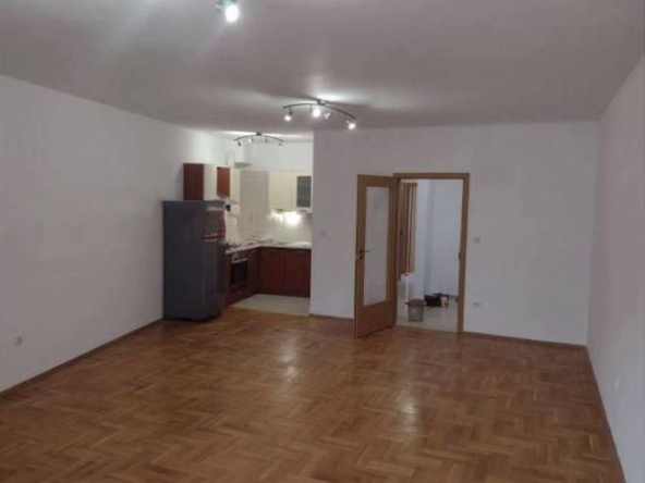 Дава се под наем Тристаен апартамент в София, Витоша - 110 кв.м за 650 € - Снимка #1