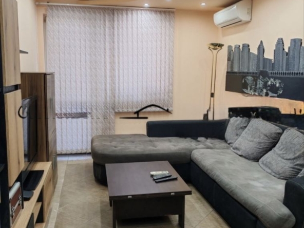 Дава се под наем Двустаен апартамент в Варна, Център - 75 кв.м за 548.25 € - Снимка #1