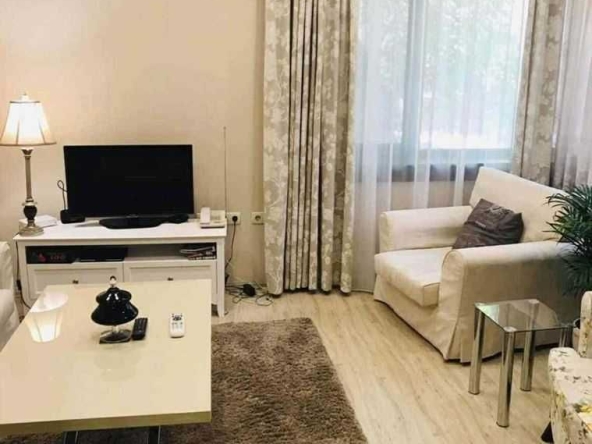 Дава се под наем Двустаен апартамент в София, Център - 60 кв.м за 796.62 € - Снимка #1