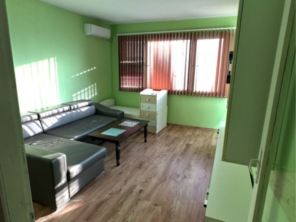 Дава се под наем Двустаен апартамент в Търговище, Център - 60 кв.м за 204 € - Снимка #1