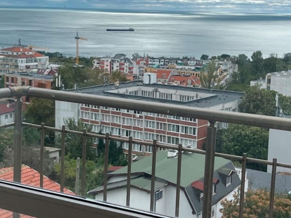 Тристаен апартамент в Варна, Базар Левски - 198 кв.м за 1213 €/кв.м - Снимка #1