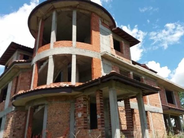 Къща в с. Белащица, Област Пловдив - 360 кв.м за 524 €/кв.м - Снимка #1