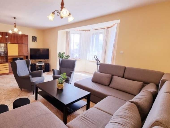 Дава се под наем Тристаен апартамент в Пловдив, Коматево - 90 кв.м за 397.8 € - Снимка #1