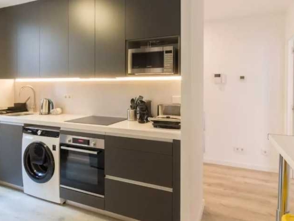 Дава се под наем Тристаен апартамент в Пловдив, Тракия - 95 кв.м за 273.87 € - Снимка #1