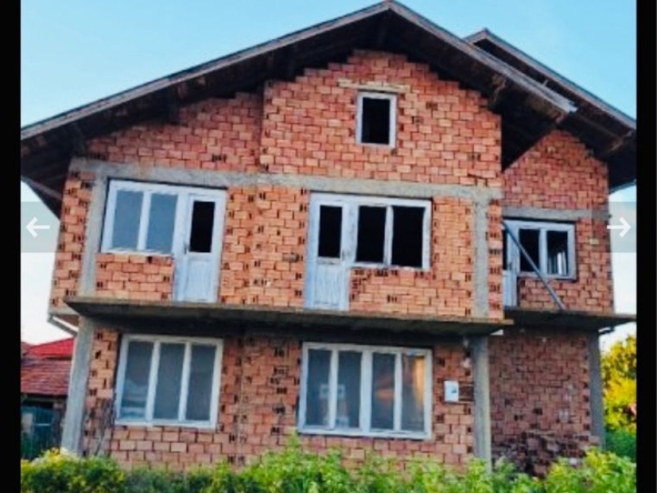 Къща в с. Торос, Област Ловеч - 30000 кв.м за 1 €/кв.м - Снимка #1