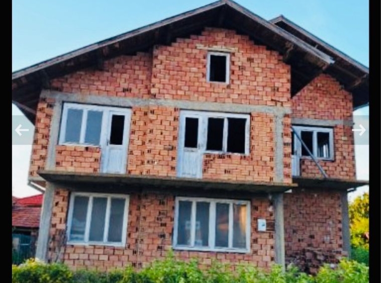 Къща в с. Торос, Област Ловеч - 30000 кв.м за 1 €/кв.м - Снимка #1