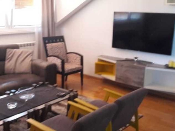 Дава се под наем Тристаен апартамент в Пловдив, Южен - 89 кв.м за 280.5 € - Снимка #1
