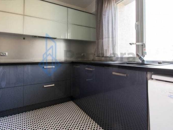 Дава се под наем Тристаен апартамент в София, Медицинска академия - 100 кв.м за 1969 € - Снимка #1