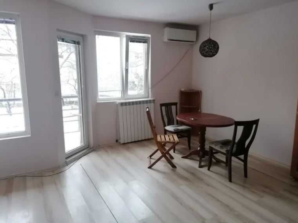 Дава се под наем Тристаен апартамент в София, Хладилника - 95 кв.м за 498.27 € - Снимка #1