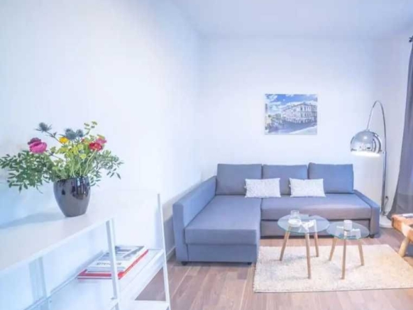 Дава се под наем Двустаен апартамент в Пловдив, Каменица 2 - 72 кв.м за 350 € - Снимка #1