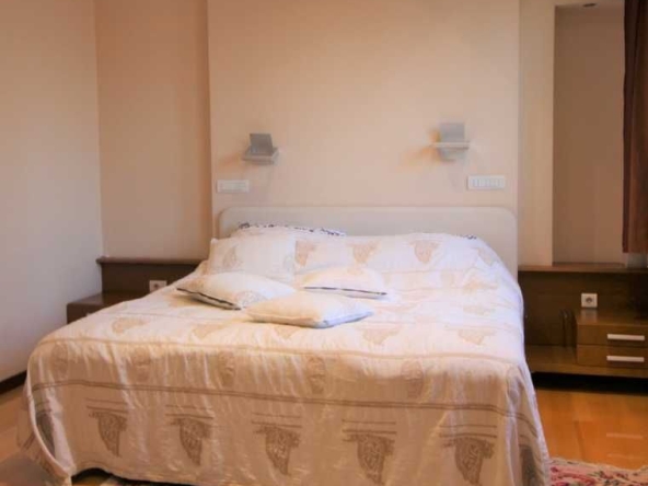 Дава се под наем Четиристаен апартамент в Пловдив, Беломорски - 120 кв.м за 311.1 € - Снимка #1