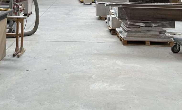 Дава се под наем Склад в Игнатиево - 680 кв.м за 1734 € - Снимка #1