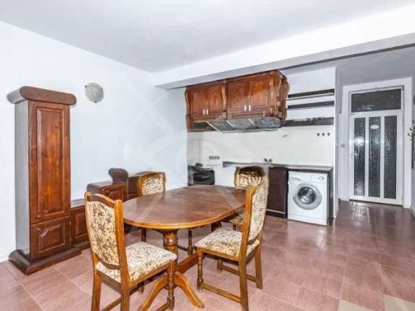 Дава се под наем Тристаен апартамент в Пловдив, Мараша - 100 кв.м за 498.27 € - Снимка #1