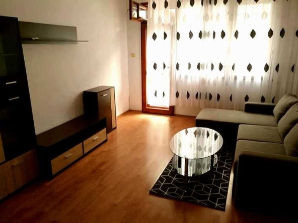 Дава се под наем Двустаен апартамент в Бургас, Център - 86 кв.м за 204 € - Снимка #1