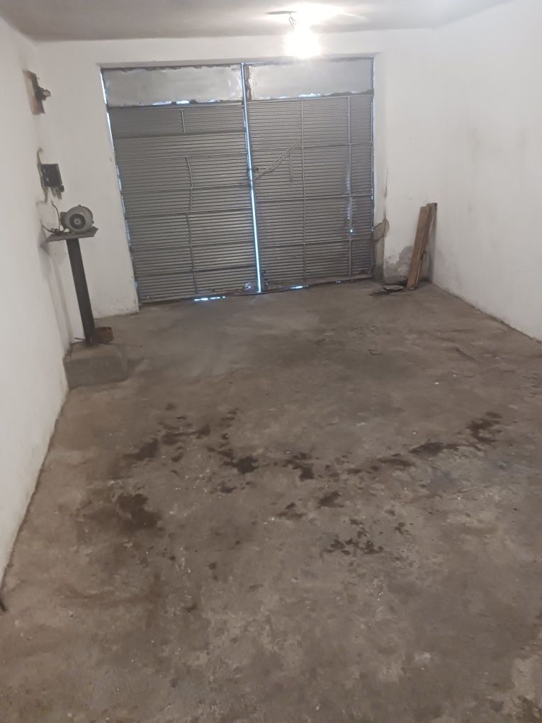 Дава се под наем Гараж / Паркомясто в Асеновград - 20 кв.м за 45.9 € - Снимка #1