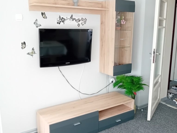 Дава се под наем Тристаен апартамент в Варна, Виница - 100 кв.м за 433.5 € - Снимка #1