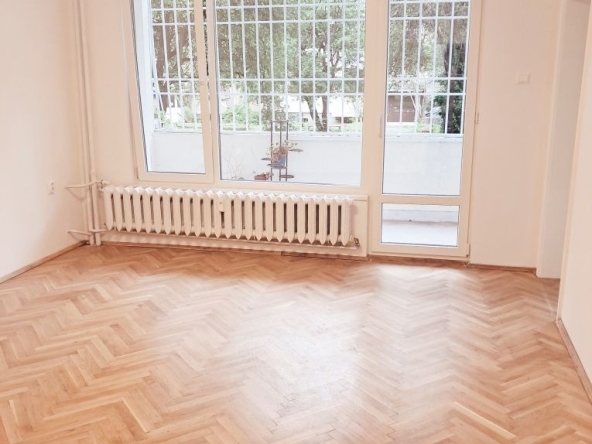 Дава се под наем Тристаен апартамент в София, Иван Вазов - 90 кв.м за 760 € - Снимка #1